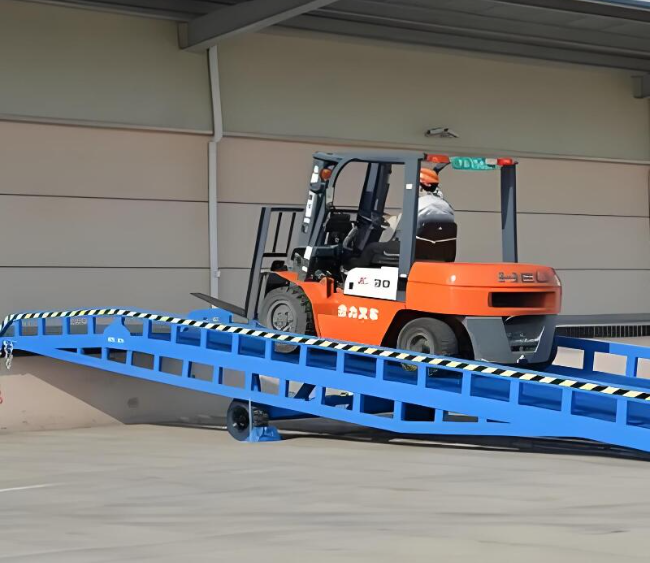 琼中移动式卸货平台（叉车用）